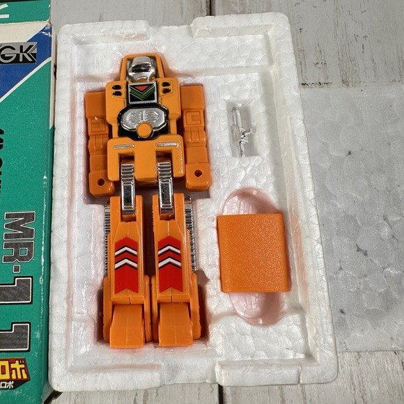 Machine Robo MR-11‎ Bulldozer Robo Mr. Dozer Figure Bandai Poppy GOBOTS 1982
